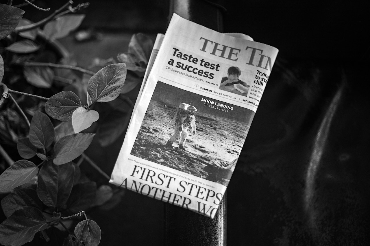 Headline posters and placards Media guide